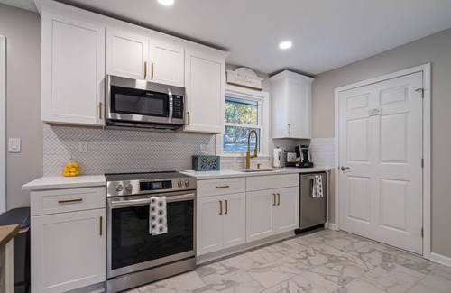 Cartersville House | Rustic 3BR Home in a Natural Cartersville Getaway