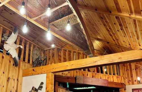 Pembina County House | Rustic 5 Bedroom Gorge River Resort