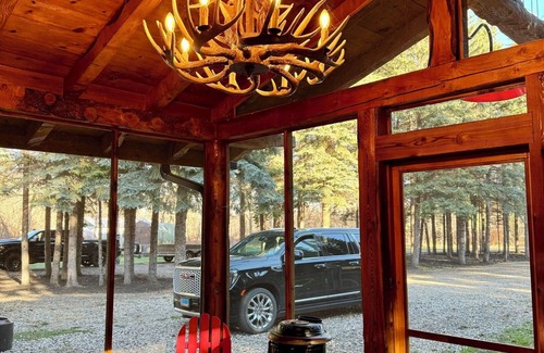 Pembina County House | Rustic 5 Bedroom Gorge River Resort