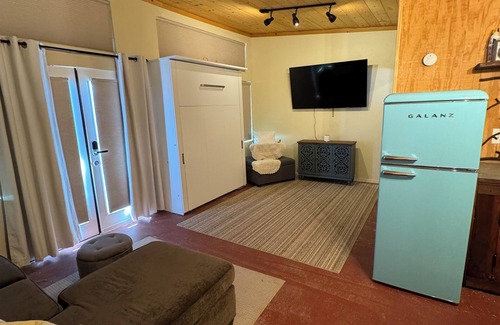 Black Canyon City Apartment | Rustic, Artsy Studio w/Desert Panoramic Views