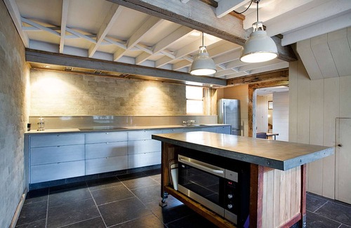 Crackenback House | ⭐️ Rustic Barn House ⭐️ Hydro Spa Bath ⭐️ Pets Welcome