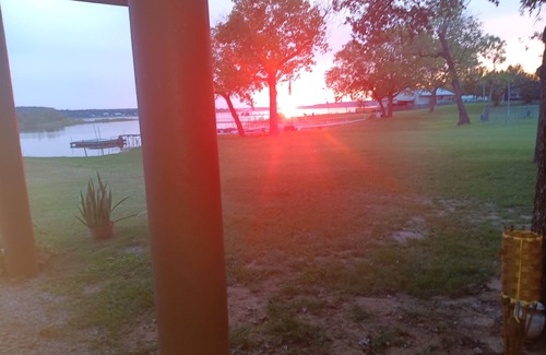 Eastland Cabin | Rustic cabin at lake Leon. Lake aces for fisherman or boat enthusiast.