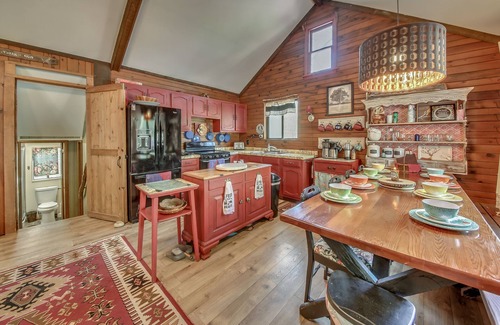 Lake Harmony Cabin | Rustic cabin at the rock.