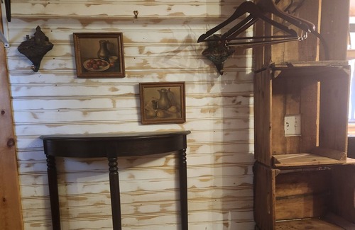 Hollowville Cabin | Rustic cabin nearby Windham,Hunter and Catamount ski resorts.