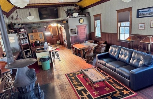 Maple Creek Cabin | Rustic Charm and acres of elbow room: Ghostown Blues Lodge Near Cypress Hills!