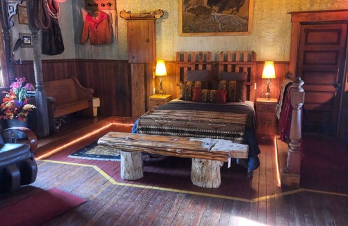 Maple Creek Cabin | Rustic Charm and acres of elbow room: Ghostown Blues Lodge Near Cypress Hills!