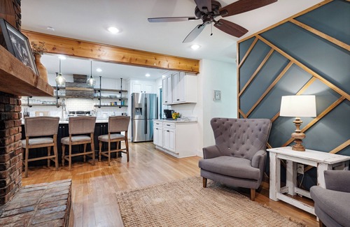 Memphis House | Rustic Charm~Memphis' One & Only
