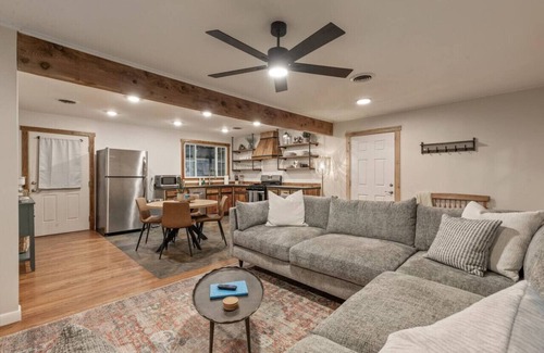 Owasso Apartment | Rustic Charm Owasso Retreat | 2BR Big Backyard