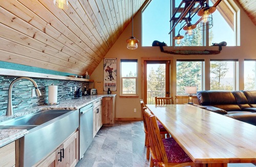Lakeside Cabin | Rustic charm w/modern amenities, an expansive back patio, mountain views