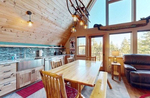Lakeside Cabin | Rustic charm w/modern amenities, an expansive back patio, mountain views