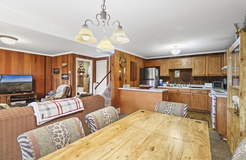Beech Mountain Condo | Rustic Condo Pool Fun + Hot Tub!