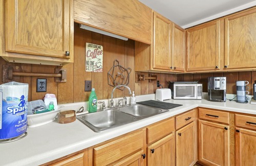 Beech Mountain Condo | Rustic Condo Pool Fun + Hot Tub!