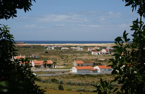 Carrapateira Cottage | Rustic Cottage with studio apartment and sleeping loft: garden with ocean views!