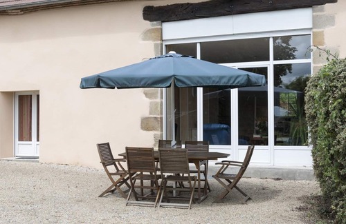 Cressanges Cottage | Rustic cottage in Cressanges with pool and Wi-Fi