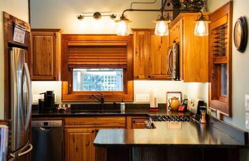 Blowing Rock House | Rustic & cozy, 3 decks w/loft, 10 min to downtown