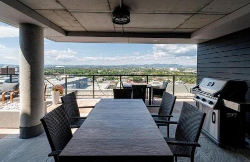 Saint-Roch Apartment | Rustic, Downtown Quebec, Rooftop pool, 2 bedrooms AND 2 bathrooms -up to 6 guests