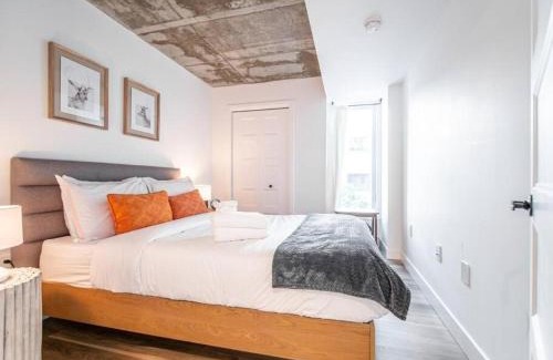 Saint-Roch Apartment | Rustic, Downtown Quebec, Rooftop pool, 2 bedrooms AND 2 bathrooms -up to 6 guests
