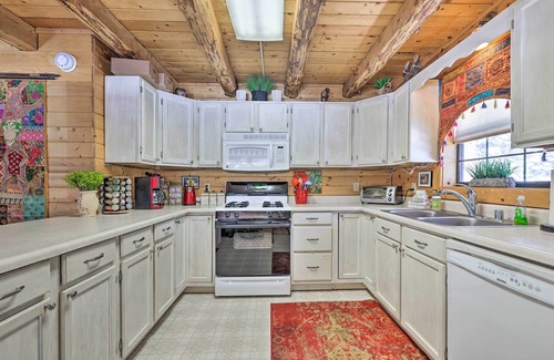 Meadow View Heights Cabin | Rustic Duck Creek Village Cabin w/Fire Pit!