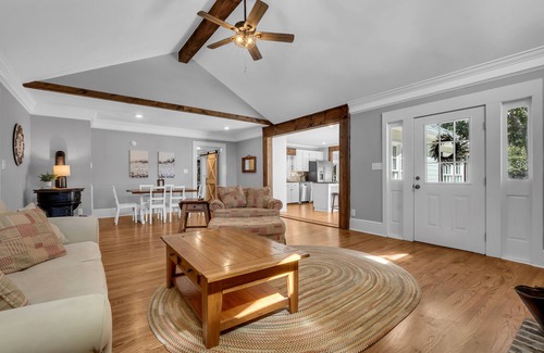 Kathleen House | Rustic Elegance:Farmhouse