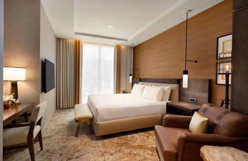 Moab Hotel | Rustic Elegance in Moab's Breathtaking Landscape! Unit w/Pool & Mountain Views