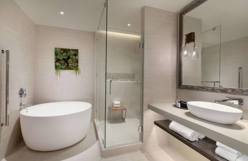 Moab Hotel | Rustic Elegance in Moab's Breathtaking Landscape! Unit w/Pool & Mountain Views