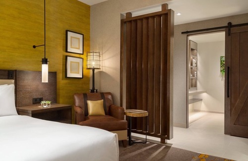 Moab Hotel | Rustic Elegance in Moab's Breathtaking Landscape! Unit w/Pool & Mountain Views