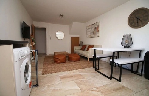 Pontcanna Apartment | Rustic Elegant Retreat Opposite Stadium