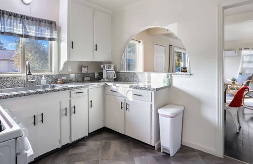 Escalon House | Rustic Farmhouse located in a small town in the Central Valley