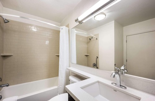 Baymeadows Resort | Rustic Getaway in Jacksonville! 2 Spacious Units, Full Kitchen, Pets Allowed!
