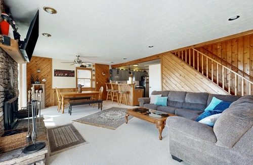 Paradise Point House | Rustic hideaway with hot tub, pool table, wood fireplace, firepit - dog-friendly