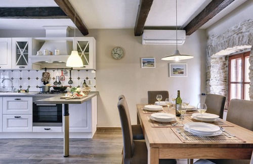 Marcana House | Rustic Holiday Home with heated pool near Pula