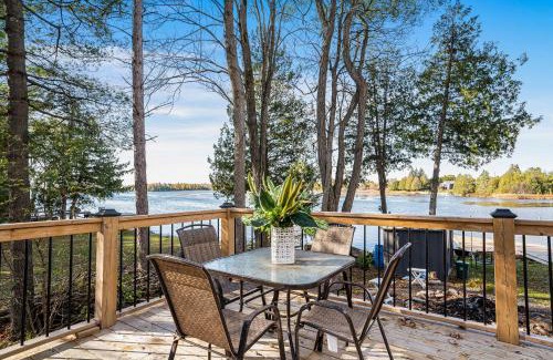Kirkfield House | Rustic Lakefront Cottage with Fire Pit & Scenic Views
