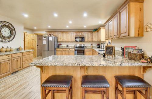 Pinetop-Lakeside House | Rustic Lakeside Cabin on 3 Acres with Nature Views!