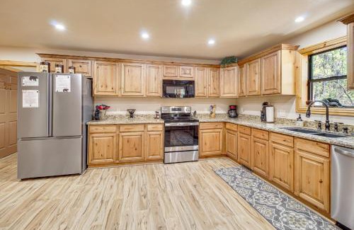 Pinetop-Lakeside House | Rustic Lakeside Cabin on 3 Acres with Nature Views!