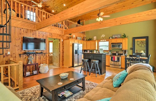 Waveland Cabin | Rustic Lamar Cabin w/Deck & Private Hot Tub