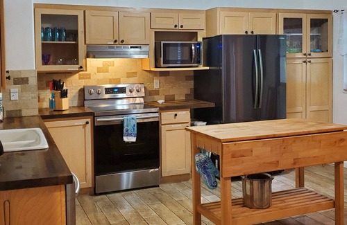 Brookings Cabin | Rustic Lodge - Evergreen Cabin in the Mountains of Brookings