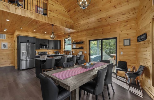 Logan Cabin | Rustic Luxury in beautiful Hocking Hills-Hot tub, Firepit, Gameroom, Grill,Patio