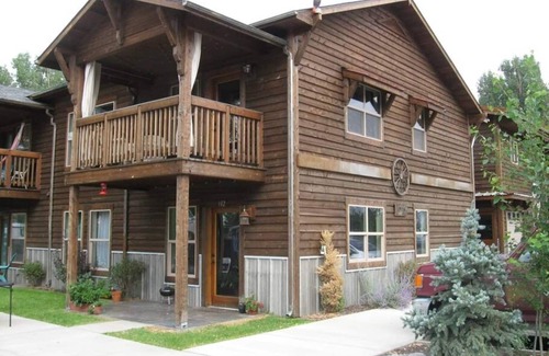 River Road Condo | Rustic, modern, and cozy condo located in central Missoula on the Milwaukee Path bike trail.