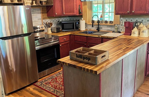 McArthur Cabin | Rustic Modern Cabin on Highland Cow Farm: Hiking Trails, Hot Tub and Fire pit