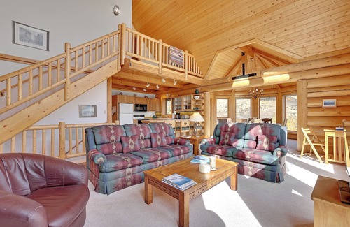 Three Peaks House | Rustic Mountain Escape with Panoramic Views