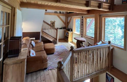 Florissant House | Rustic Mountain Retreat