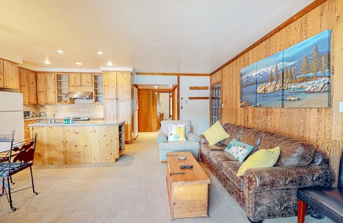 Olympic Valley House | Rustic mountain view condo w/full kitchen - walk to lifts