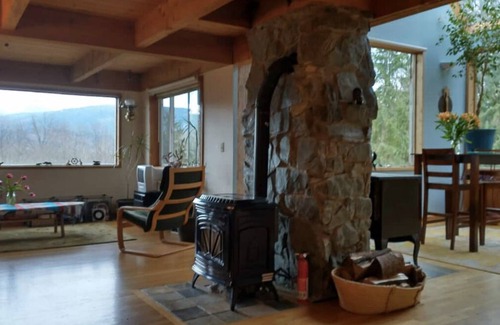 Acme House | Rustic mountain view home on wooded, private 25 acres
