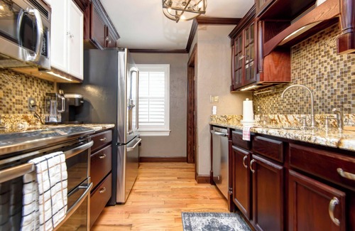 Springfield House | Rustic Ozarks Bungalow*Parking*Fenced Yard