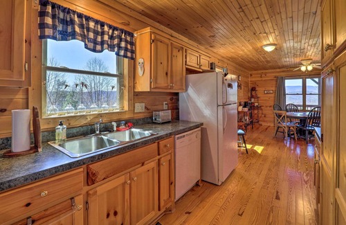 Purlear Cabin | Rustic Purlear Cabin w/ Mtn Views & Game Room