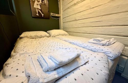 Trondheim City Centre Apartment | Rustic Retreat Apartment, Central & free parking !