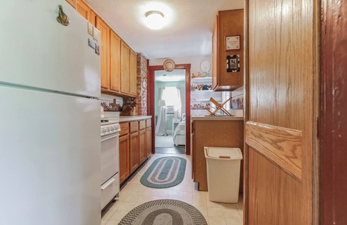 North Truro Cottage | Rustic Retreat at The Old Post Office-Walk to Truro Vineyards