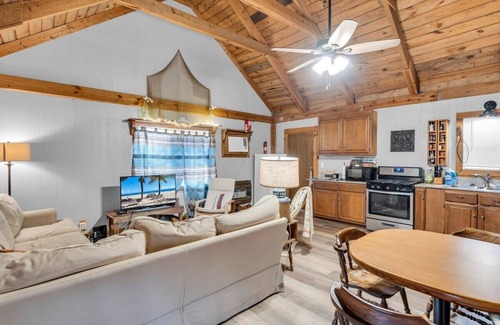 Oxford Apartment | Rustic Retreat Near Sardis Lake | Summer Getaway