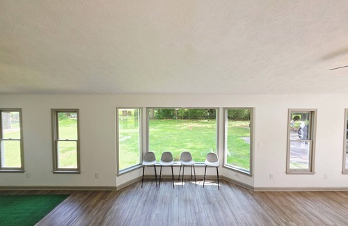 Stockbridge House | Rustic Retreat & Smokehouse Eats, 3BR Home, Event Space w/Food Truck Stockbridge