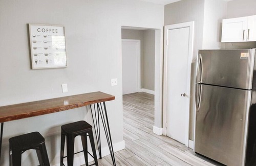 Poinciana Park Apartment | Rustic Retreats: 2BR for 6 guests minutes from Las Olas